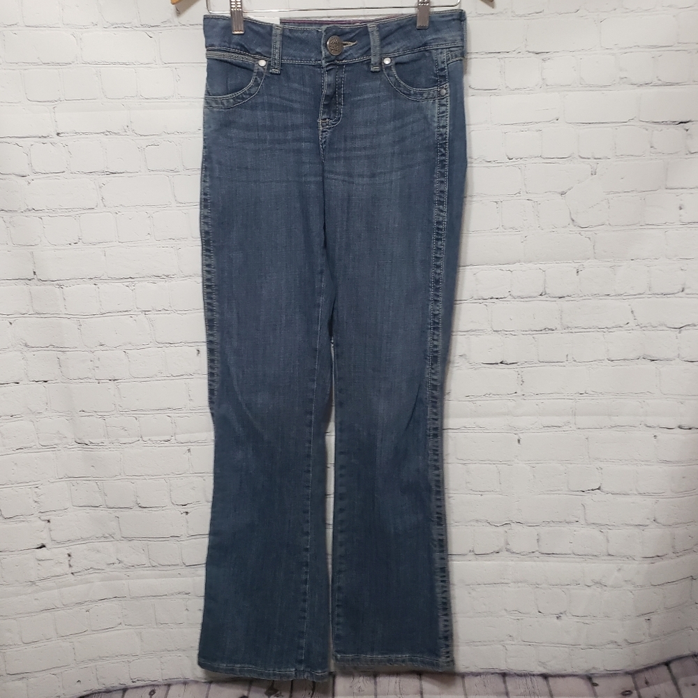 Wrangler NWT Premium Patch Sz 1/2 × 32 Mae Jeans - Picture 3 of 16